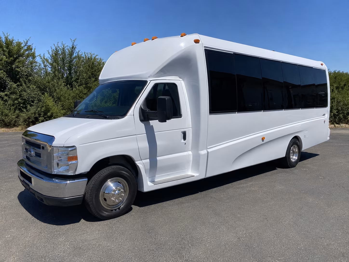 Dallas Winery Tour & Pub Crawl Transportation party bus exterior